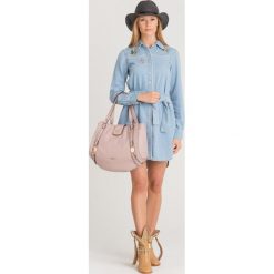 SUKIENKA TWINSET. Sukienki damskie Twinset, bez wzorów, eleganckie, bez kołnierzyka, bez rękawów. W wyprzedaży za 585,00 zł.