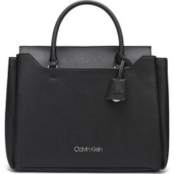 Calvin Klein Torebka Czarny. Czarne torebki klasyczne damskie Calvin Klein, bez wzorów, z materiału, bez dodatków. Za 772,95 zł.
