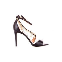 Sandały Guess FL6KAKLEA03. Czarne sandały damskie Guess, z aplikacjami, bez obcasa, bez zapięcia. Za 530,46 zł.