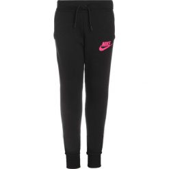 Nike Performance MODERN Spodnie treningowe black. Czarne spodnie chłopięce marki Nike Performance, z bawełny. W wyprzedaży za 141,75 zł.