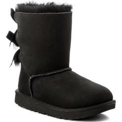 Buty UGG - K Bailey Bow II 1017394K K/Blk. Czarne śniegowce dziewczęce Ugg. W wyprzedaży za 539,00 zł.