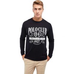 Koszulka w kolorze granatowym. Niebieskie koszulki męskie Polo Club Men, xl, z nadrukiem, z bawełny, z okrągłym kołnierzem, bez rękawów. W wyprzedaży za 65,95 zł.