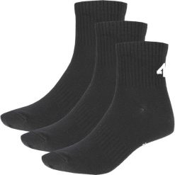 4F 3-pack Skarpetki Czarny. Czarne skarpetki męskie 4f, bez wzorów, z elastanu. Za 154,95 zł.