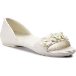 Sandały CROCS - Lina Flower Dorsay W 205567 Oyster/Oyster. Białe klapki damskie Crocs, bez wzorów, z tworzywa sztucznego, bez obcasa. W wyprzedaży za 149,00 zł.