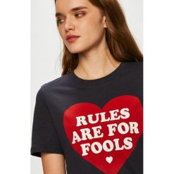 Only - Top. Różowe topy damskie ONLY, l, z nadrukiem, z bawełny, z okrągłym kołnierzem. W wyprzedaży za 29,90 zł.