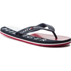 Japonki TOMMY HILFIGER - Hilfiger Print Beach Sandal FM0FM02074 Midnight 403. Niebieskie klapki męskie TOMMY HILFIGER, bez wzorów, z tworzywa sztucznego. W wyprzedaży za 119,00 zł.