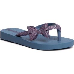 Japonki IPANEMA - Lolita IV Kids 81946 Blue/Glitter Blue 24720. Niebieskie sandały dziewczęce Ipanema, z tworzywa sztucznego, bez zapięcia. Za 79,99 zł.