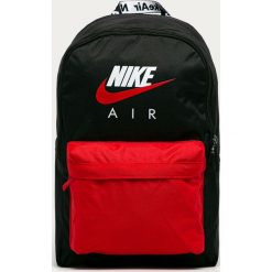 Nike Sportswear - Plecak. Szare plecaki damskie Nike Sportswear, z nadrukiem, z poliesteru. Za 119,90 zł.