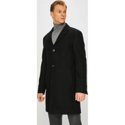 Pierre Cardin - Płaszcz. Czarne płaszcze męskie Pierre Cardin, bez wzorów, z poliesteru, klasyczne, bez kaptura. W wyprzedaży za 449,90 zł.