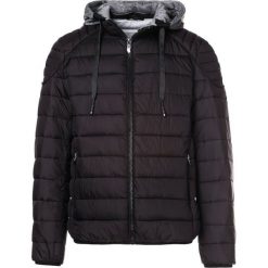 Czarna Kurtka Fyrvia. Czarne kurtki męskie Born2be, xl, bez wzorów, bez kaptura. Za 149,99 zł.
