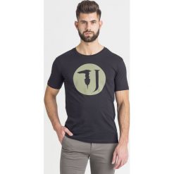 T-SHIRT Trussardi Jeans. Czarne t-shirty męskie Trussardi Jeans, s, z nadrukiem, z bawełny, z okrągłym kołnierzem. Za 113,40 zł.