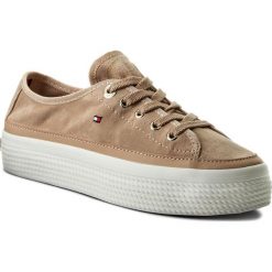 Sneakersy TOMMY HILFIGER - Suede Flatform Sneaker FW0FW02679 Dusty Rose 502. Półbuty damskie TOMMY HILFIGER. W wyprzedaży za 269,00 zł.