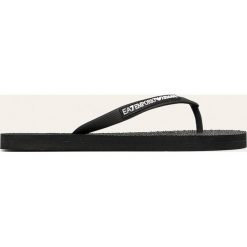 EA7 Emporio Armani - Japonki. Czarne klapki damskie EA7 Emporio Armani, bez wzorów, z materiału, bez obcasa, na obcasie. W wyprzedaży za 159,90 zł.