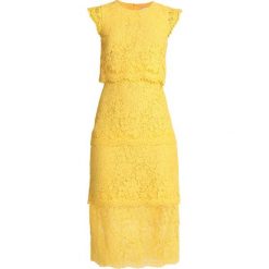Warehouse TIERED DRESS Sukienka koktajlowa yellow. Żółte sukienki koktajlowe marki Warehouse, z bawełny. Za 449,00 zł.