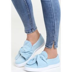 Błękitne Slip On Juko. Niebieskie tenisówki damskie Born2be. Za 39,99 zł.