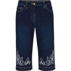 Bermudy dżinsowe z nadrukiem w formie bordiury i wygodnym paskiem w talii bonprix ciemny denim - biały. Czarne jeansy damskie bonprix. Za 79,99 zł.