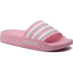 Klapki adidas - adilette Shower K G27628 Trupnk/Ftwwht/Trupnk. Różowe sandały dziewczęce Adidas, z tworzywa sztucznego, bez zapięcia. Za 79,95 zł.