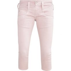 Herrlicher PITCH SHORT Jeansy Slim Fit mave. Różowe rurki damskie marki Herrlicher, z elastanu. W wyprzedaży za 293,30 zł.