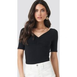 NA-KD Front Ruched Short Sleeve Top - Black. Czarne topy damskie NA-KD, bez wzorów, bez kołnierzyka. Za 92,95 zł.