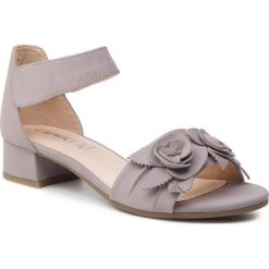 Sandały CAPRICE - 9-28205-22 Lt Grey Nubuc 216. Szare klapki damskie Caprice, bez wzorów, ze skóry, bez obcasa, na obcasie. Za 239,90 zł.