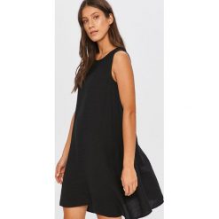 Answear Lab - Sukienka. Czarne sukienki damskie Answear Lab, na co dzień, s, bez wzorów, z bawełny, casualowe, z okrągłym kołnierzem, bez rękawów, mini, rozkloszowane. Za 119,90 zł.