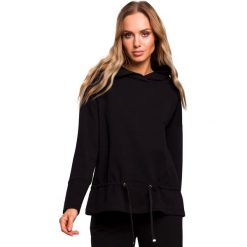 Bluza ze sznurkiem na dole - czarna. Czarne bluzy damskie Moe, s, bez wzorów, z elastanu, bez rękawów, długie, z kapturem. Za 159,00 zł.