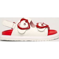 Love Moschino - Sandały. Białe klapki damskie Love Moschino, bez wzorów, z gumy, bez obcasa, na obcasie. W wyprzedaży za 799,90 zł.