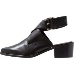 L'INTERVALLE VISTA Ankle boot black. Czarne botki damskie marki L'INTERVALLE, ze skóry, bez obcasa, bez zapięcia. Za 459,00 zł.