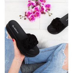 Klapki damskie Abloom SY649 Czarne. Czarne klapki damskie ABLOOM, bez wzorów, z tworzywa sztucznego, bez obcasa. Za 59,00 zł.