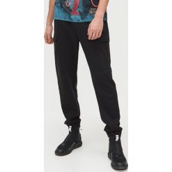 Joggery cargo basic - Czarny. Czarne spodnie męskie Cropp, s, bez wzorów. Za 119,99 zł.