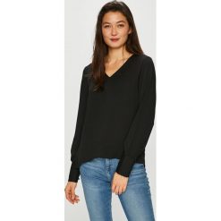 Vero Moda - Bluzka. Czarne bluzki asymetryczne Vero Moda, l, z poliesteru, casualowe, z asymetrycznym kołnierzem. W wyprzedaży za 99,90 zł.