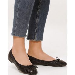 Niebieskie Balerinki Tidiness. Niebieskie baleriny damskie Born2be, z aplikacjami, bez obcasa, na płaskiej podeszwie. Za 44,99 zł.