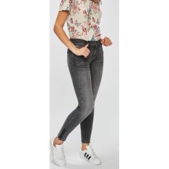 Tommy Jeans - Jeansy Nora. Szare rurki damskie Tommy Jeans. W wyprzedaży za 339,90 zł.