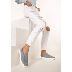 Niebieskie Slip On Instan. Niebieskie trampki i tenisówki damskie Born2be, bez wzorów, bez zapięcia. W wyprzedaży za 34,99 zł.