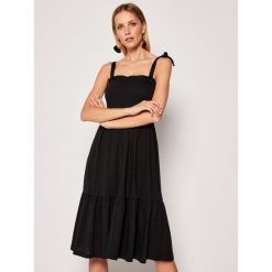 Sukienka letnia Banana Moon Lou Peachy IBD01. Czarne sukienki damskie Banana Moon, na lato, s, bez wzorów, z bawełny, bez kołnierzyka, bez rękawów. Za 339,00 zł.