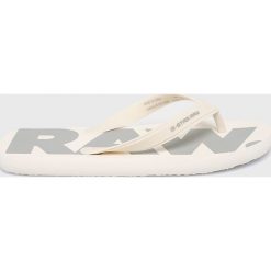 G-Star Raw - Japonki. Białe kapcie męskie G-Star RAW, bez wzorów, z materiału. W wyprzedaży za 99,90 zł.
