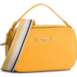 Torebka TOMMY HILFIGER - Cool Tommy Mini Trunk AW0AW06543 728. Żółte torebki klasyczne damskie TOMMY HILFIGER, bez wzorów, ze skóry ekologicznej, klasyczne, bez dodatków. W wyprzedaży za 349,00 zł.