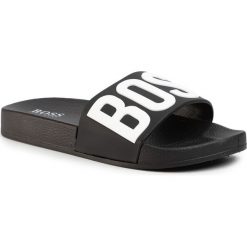 Klapki BOSS - J29202 D Black 09B. Czarne sandały chłopięce Boss, z tworzywa sztucznego, bez zapięcia. Za 189,00 zł.