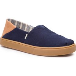 Półbuty TOMS - Classic 10013536 Navy Textured Twill. Niebieskie półbuty męskie Toms, na co dzień, bez wzorów, ze skóry ekologicznej, eleganckie, bez zapięcia. W wyprzedaży za 189,00 zł.