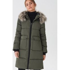 Pikowany płaszcz z napisami - Khaki. Brązowe płaszcze damskie House, s, z napisami. Za 229,99 zł.
