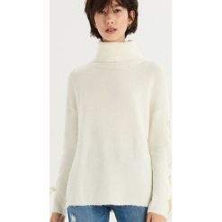 Sweter z golfem - Kremowy. Białe golfy damskie Sinsay, l. Za 79,99 zł.