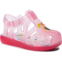 Sandały GIOSEPPO - 43064 Fuchsia. Różowe sandały dziewczęce Gioseppo, z tworzywa sztucznego, bez zapięcia. W wyprzedaży za 79,00 zł.