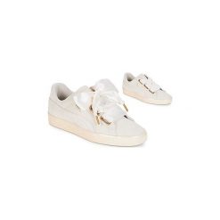 Buty Puma WN SUEDE HEART SATIN.WHITE. Białe trampki i tenisówki damskie Puma, bez wzorów, bez zapięcia. Za 319,20 zł.