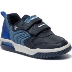 Sneakersy GEOX - J Inek B. D J949CD 0BU11 C4226 S Navy/Royal. Niebieskie trampki chłopięce Geox, bez wzorów, ze skóry ekologicznej, na rzepy. W wyprzedaży za 219,00 zł.