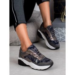 SNEAKERSY MORO. Czerwone trampki i tenisówki damskie SHELOVET, moro, bez zapięcia. Za 52,90 zł.