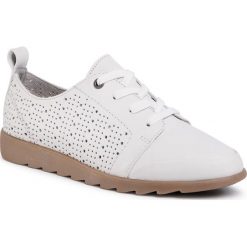 Półbuty JANA - 8-23608-24 White 100. Białe półbuty damskie Jana, na co dzień, bez wzorów, ze skóry, bez obcasa, na płaskiej podeszwie, bez zapięcia. W wyprzedaży za 189,00 zł.