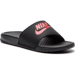 Klapki NIKE - Benassi Jdi 343880 060 Black/Challenge Red. Czarne chodaki męskie Nike, z materiału. Za 109,00 zł.