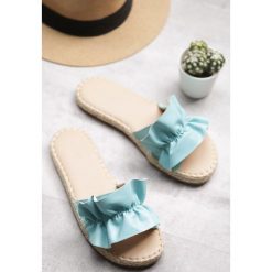Niebieskie Klapki Sweet Melody. Niebieskie klapki damskie Born2be, bez wzorów, bez obcasa, na płaskiej podeszwie. W wyprzedaży za 29,99 zł.