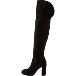 Kenneth Cole New York JACK Kozaki na obcasie black. Czarne kozaki damskie na obcasie marki Kenneth Cole New York, z materiału. W wyprzedaży za 786,75 zł.
