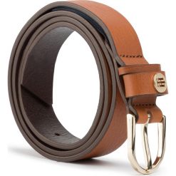 Pasek Damski TOMMY HILFIGER - Classic Belt 2.5 AW0AW07658 BRW. Pomarańczowe paski damskie TOMMY HILFIGER, w paski, ze skóry. Za 179,00 zł.